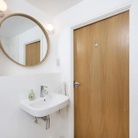 Lovely One Bedroom In Elephant Castle Apartment *