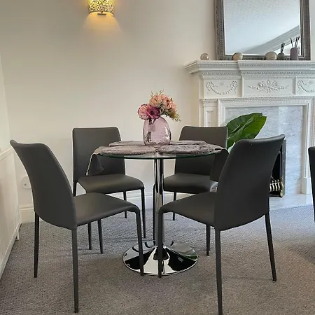 Luxury In Paddington Apartment