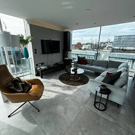 Shoreditch 3 Bed 2 Bath Large Terrace & Park View Apartment *
