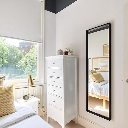 The Putney Classic - Trendy 2bdr Flat * London