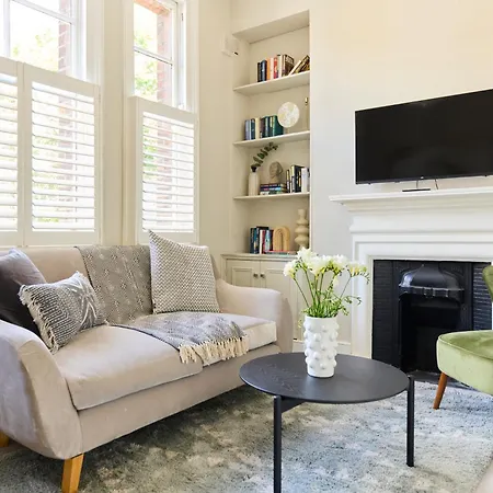 The Putney Classic - Trendy 2bdr Flat * London