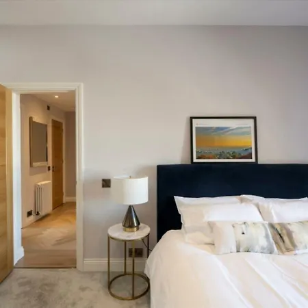 Top Floor Penthouse Green Park Mayfair 2 Super King Beds London
