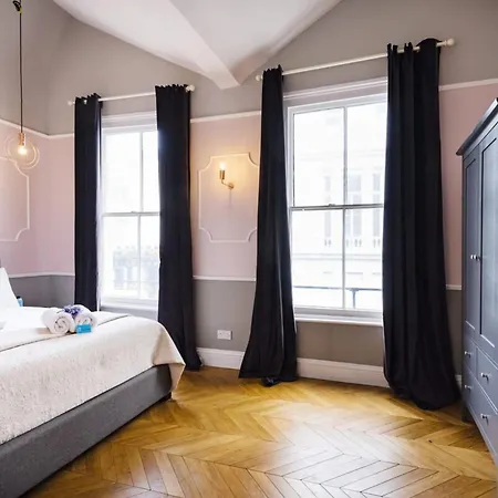 Stylish Hyde Park Gem *
