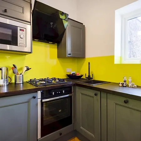 Stylish Hyde Park Gem Apartment London