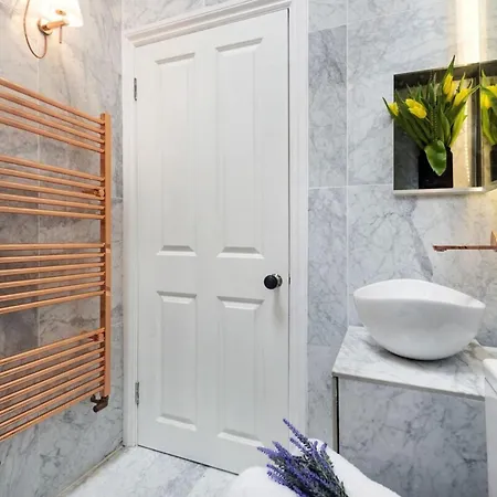 Stylish Hyde Park Gem Apartment