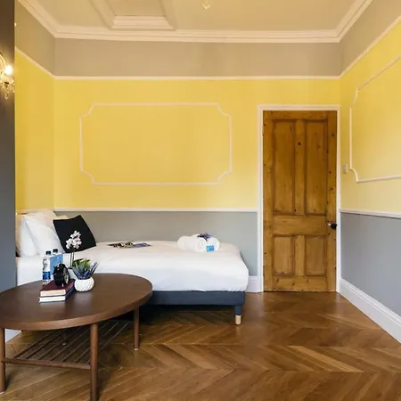 Stylish Hyde Park Gem