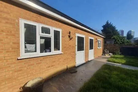 Centre Large Private Apartment Ilford