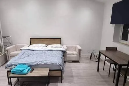 Centre Large Private Apartment Ilford