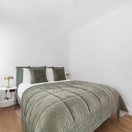 Chic Chelsea Retreat In A Victorian Building Apartment London