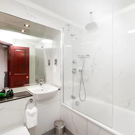 Fitzrovia 4*
