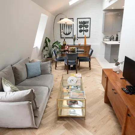 Modern 2 Bed Charlotte Street On 3rd Floor Londres