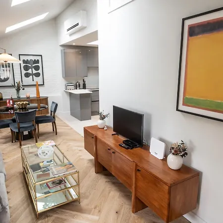 Modern 2 Bed Charlotte Street On 3rd Floor * Londres
