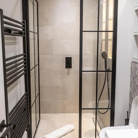 Bright, Modern One Bedroom On 1st Floor 伦敦
