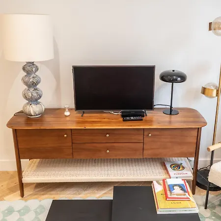 Bright, Modern One Bedroom On 1st Floor *