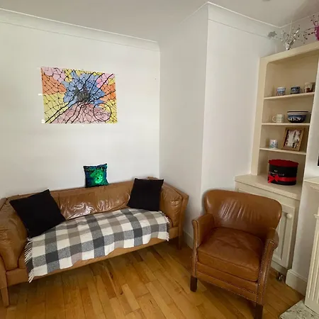 Homestay In Shared House In Kensington *