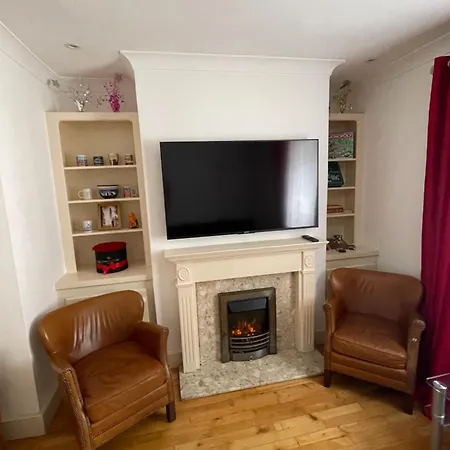 In Shared House In Kensington