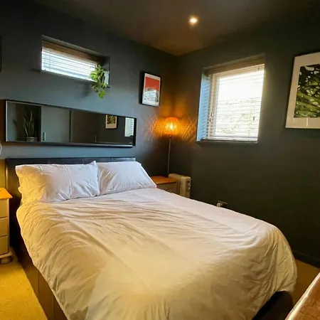 Charming And Spacious 2 Bed Near Kensal Green Tube London