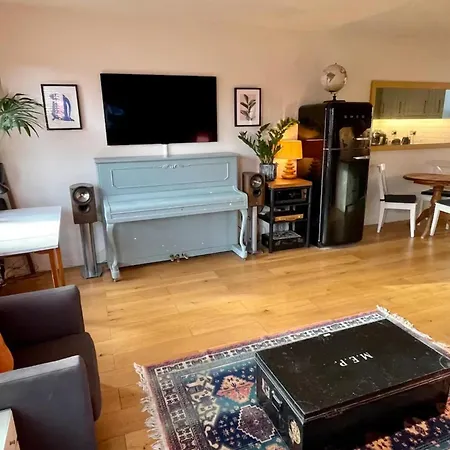 Charming And Spacious 2 Bed Near Kensal Green Tube Apartment London