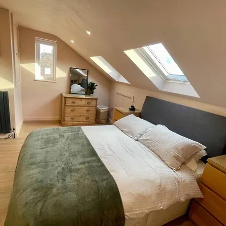 Charming And Spacious 2 Bed Near Kensal Green Tube
