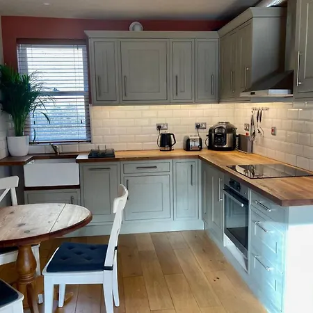 Charming And Spacious 2 Bed Near Kensal Green Tube Apartment *