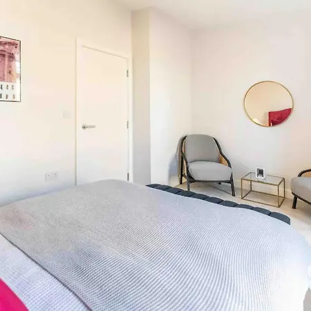 Oasis - Spacious 4 Bedroom House