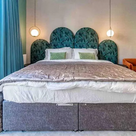 Holiday home Oasis - Spacious 4 Bedroom House London