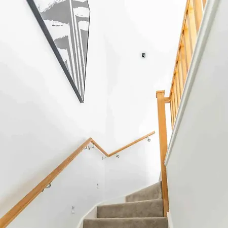 Oasis - Spacious 4 Bedroom House