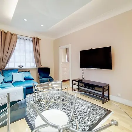 Marble Arch - Quebec Apartment