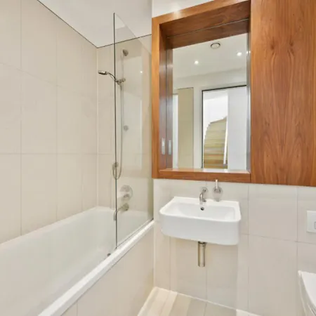 Mayfair Central Sleeps 6 People Apartment