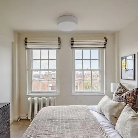Apartment Mayfair Central Sleeps 6 People London