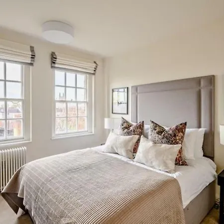 Mayfair Central Sleeps 6 People London