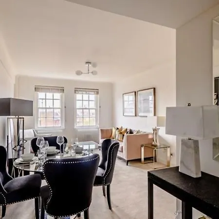 Mayfair Central Sleeps 6 People Apartment *