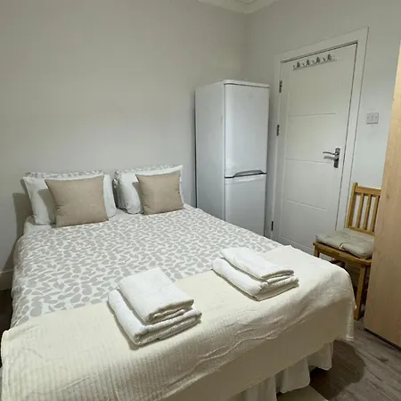 Spacious Double In Greater Homestay