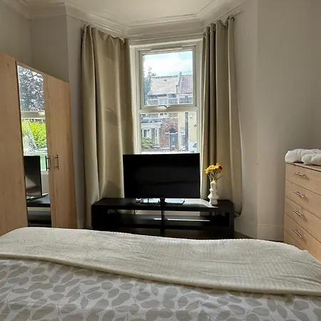 Homestay Spacious Double In Greater London