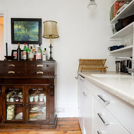Charming West End In Peaceful Fitzrovia * ロンドン