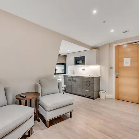 Cleveland Residences Farringdon Apartment