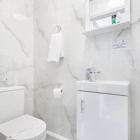 Studio9 - Next To Emirates Stadium - Budget With Shared Bathroom Gasthof London
