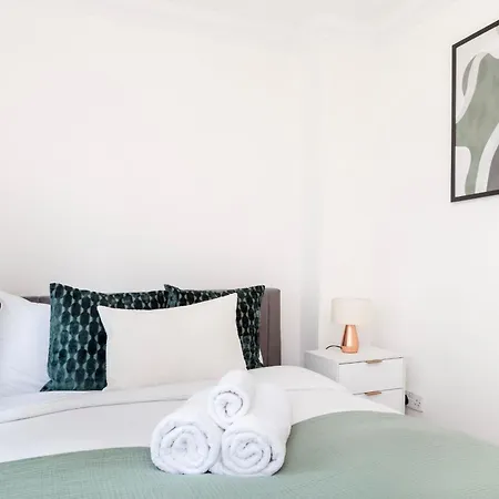 Apartment Old Street - 4br Townhouse With Patio - Cityapartmentstay *