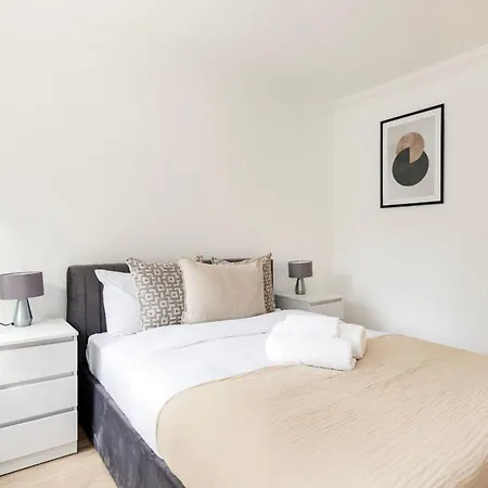 Old Street - 4br Townhouse With Patio - Cityapartmentstay London
