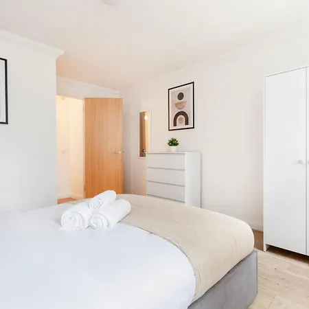 Apartment Old Street - 4br Townhouse With Patio - Cityapartmentstay *