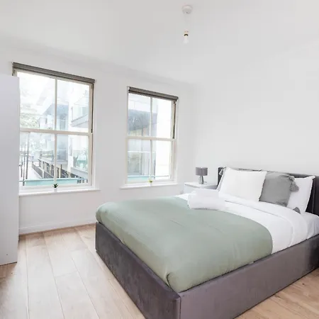 Old Street - 4br Townhouse With Patio - Cityapartmentstay *