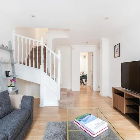 Old Street - 4br Townhouse With Patio - Cityapartmentstay London
