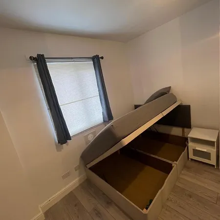Cosy Self Contained Flat Apartment *