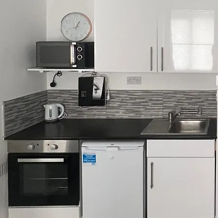 Cosy Self Contained Flat London