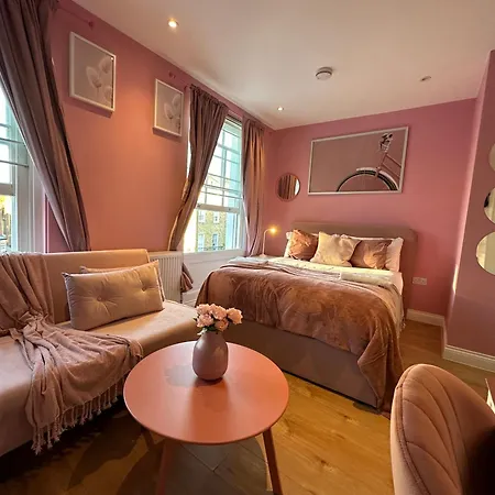 Gloucester Place Apartment *