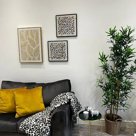Modern Broadway -2 Mins To Tube & Well-equipped Apartman *
