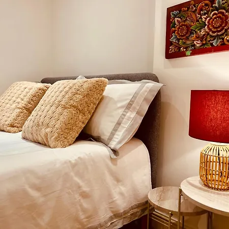 Stylish 2 Bedroom Notting Hill Superstar