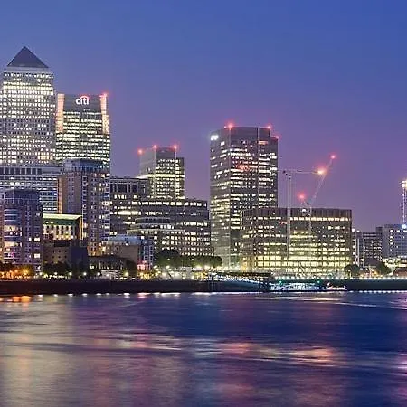 Peaceful 1br Near Canary Warf, 2min Thames River Apartment London