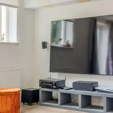 Apartment Peaceful 1br Near Canary Warf, 2min Thames River *
