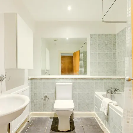 Peaceful 1br Near Canary Warf, 2min Thames River *